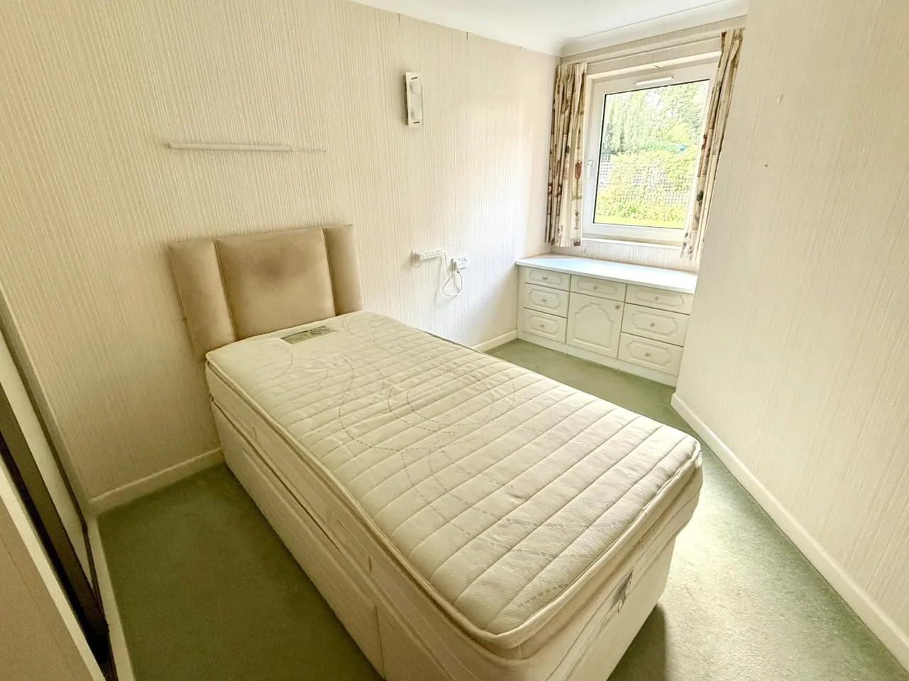 Alexandria Court, BH22, photo 11