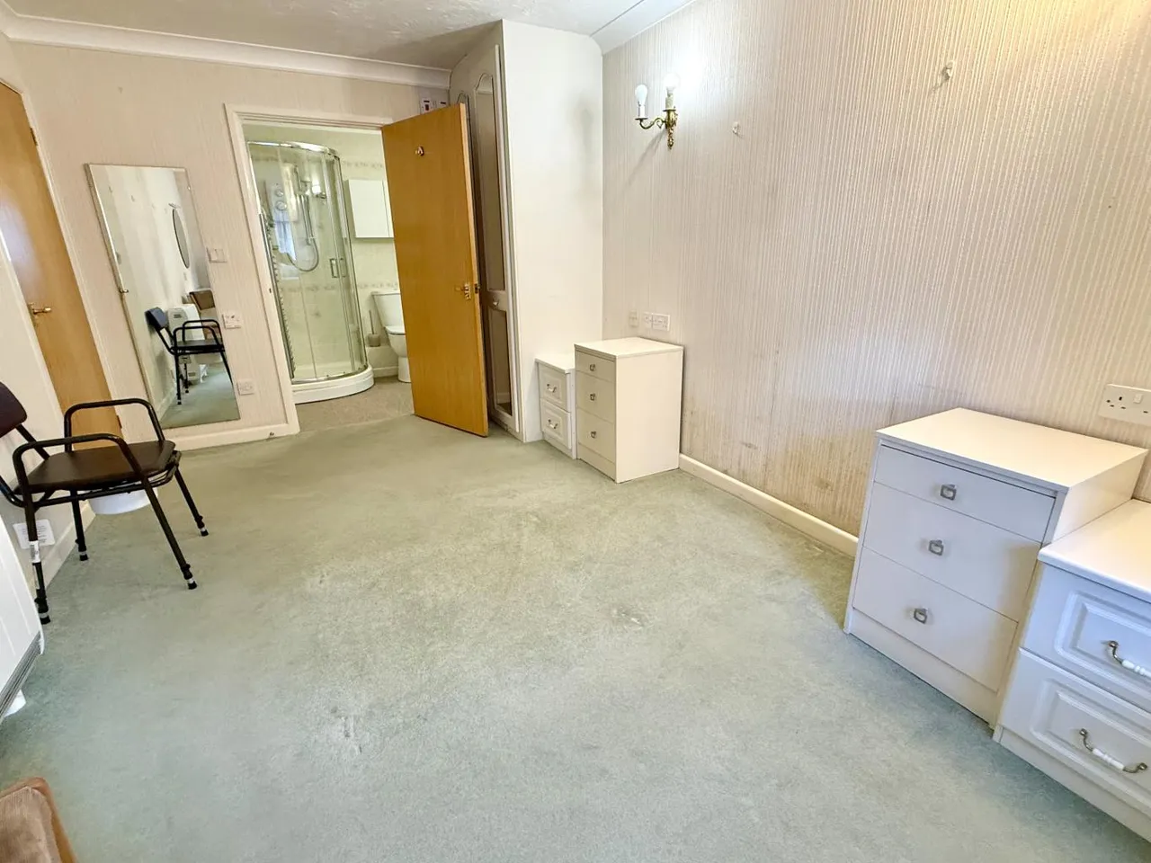Alexandria Court, BH22, photo 13