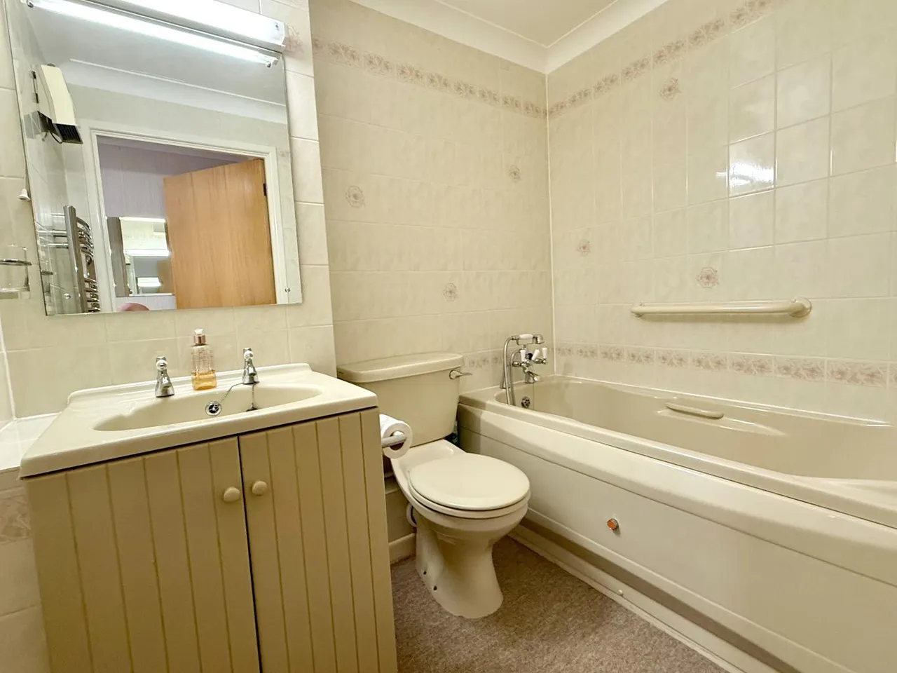 Alexandria Court, BH22, photo 15