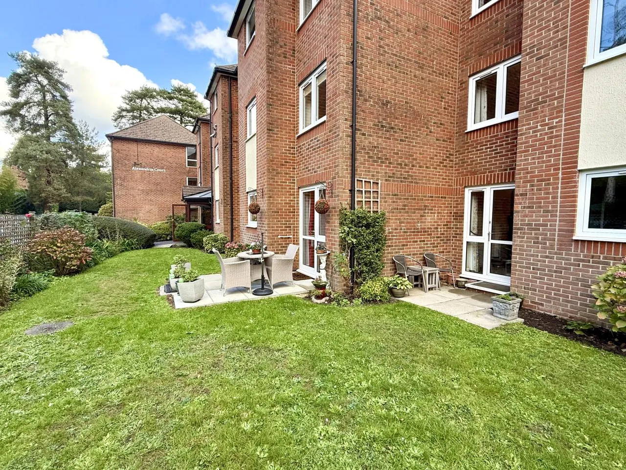 Alexandria Court, BH22, photo 16