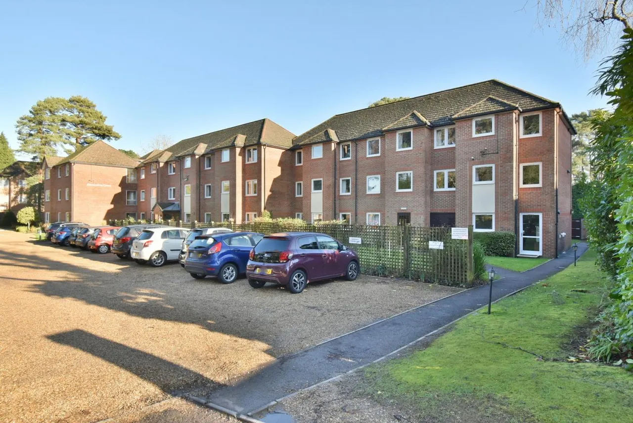 Alexandria Court, BH22, photo 17