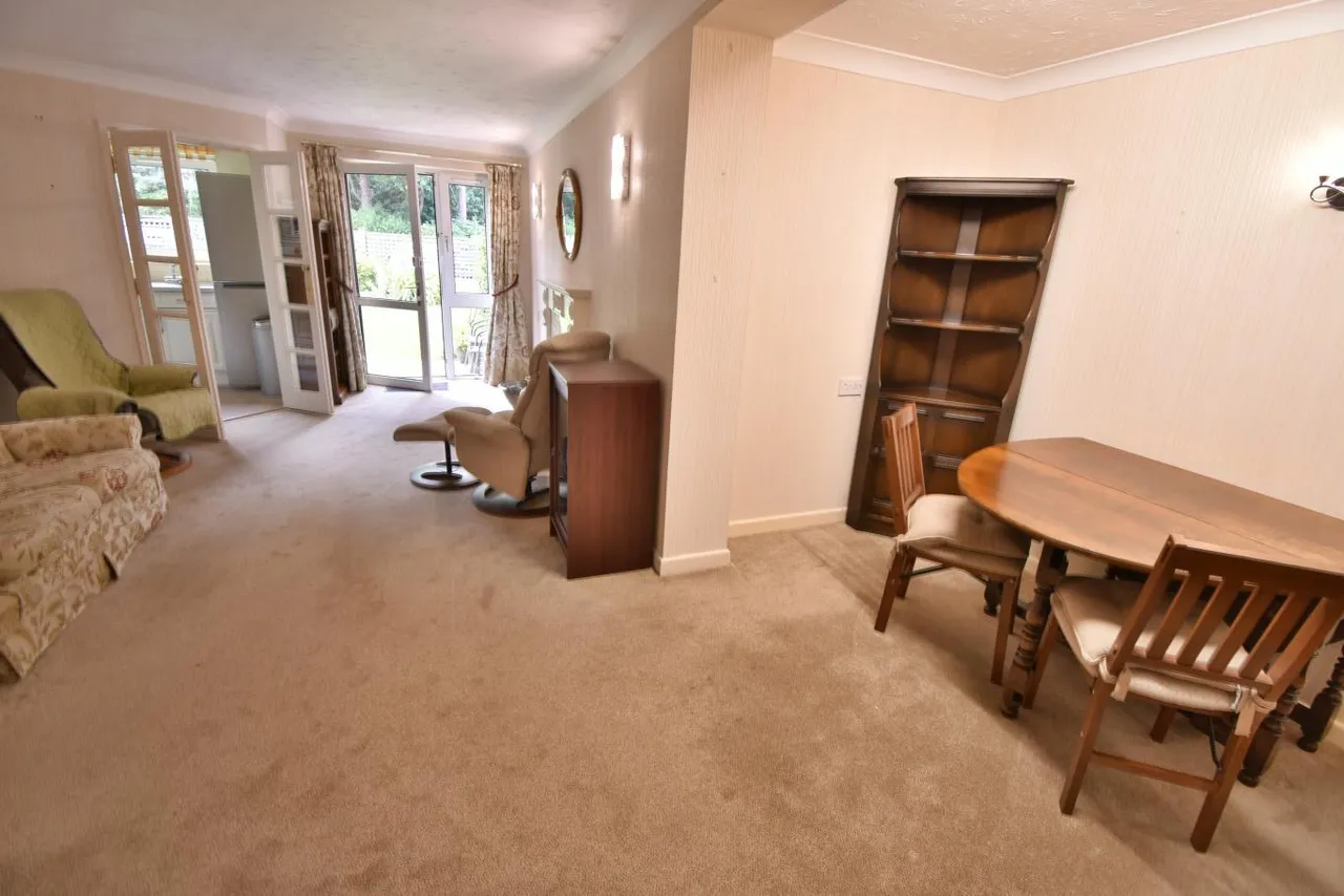 Alexandria Court, BH22, photo 6