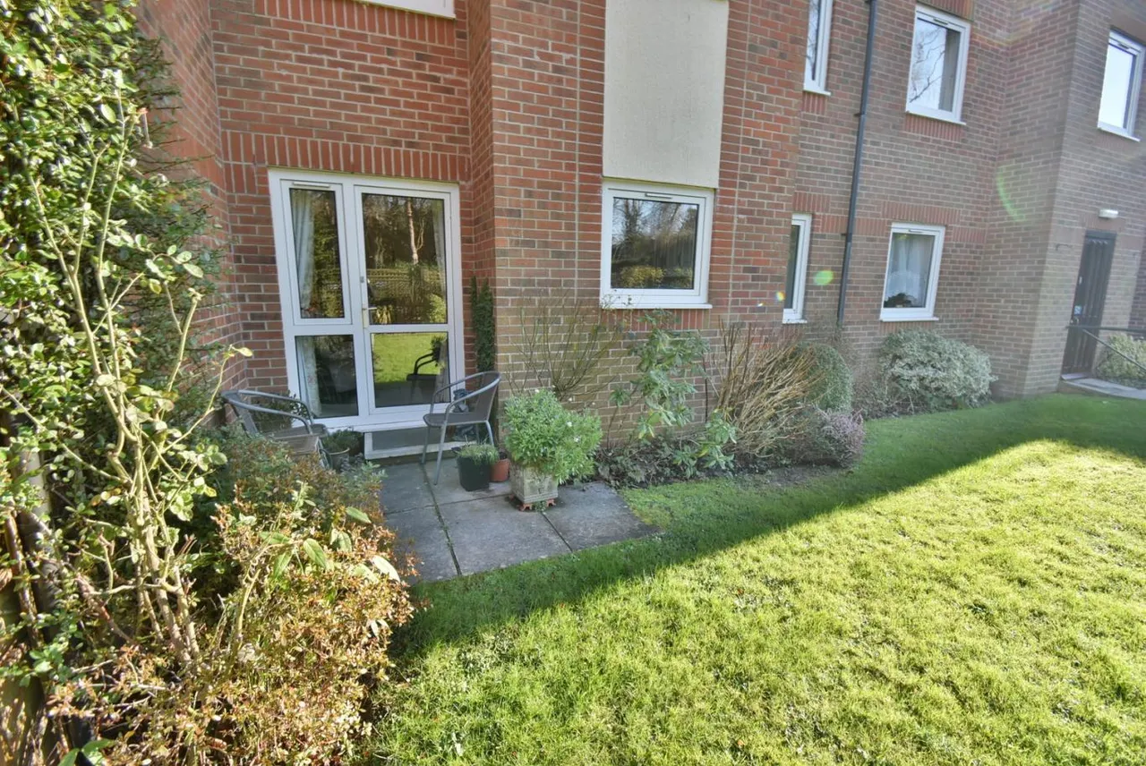 Alexandria Court, BH22, photo 4