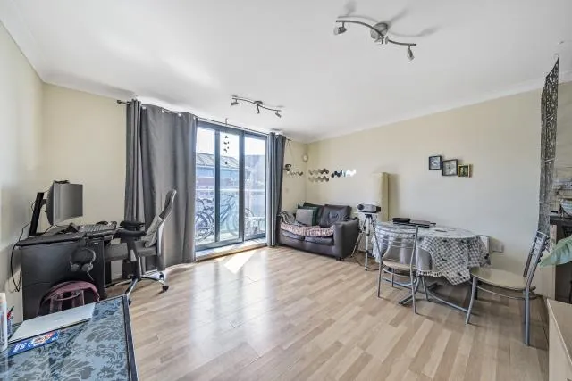 Bath Road, Slough, SL1, photo 4