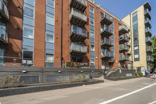Bath Road, Slough, SL1, photo 2