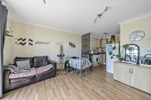 Bath Road, Slough, SL1, photo 5