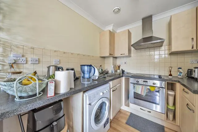 Bath Road, Slough, SL1, photo 6