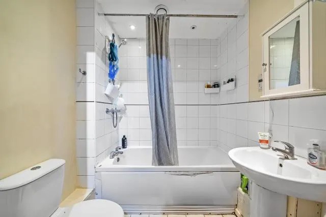 Bath Road, Slough, SL1, photo 9