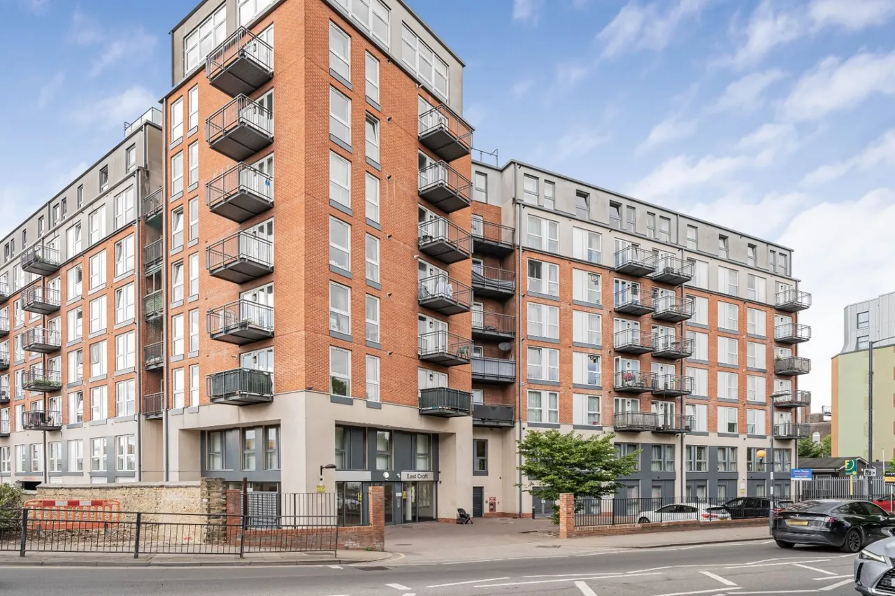 2 bed flat for sale, Northolt Road, Harrow, HA2