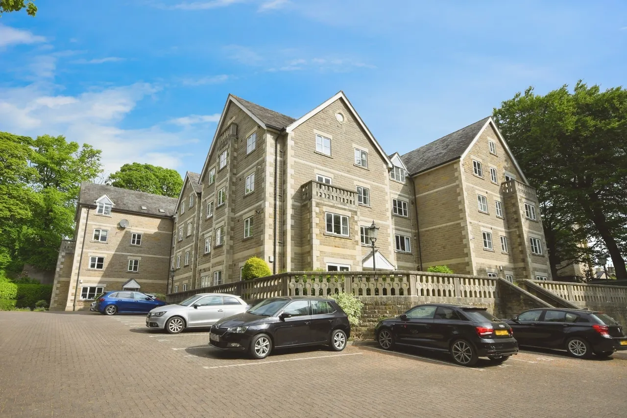 2 bed flat for sale — Fairfield Heights, 274 Fulwood Road, Sheffied, S10