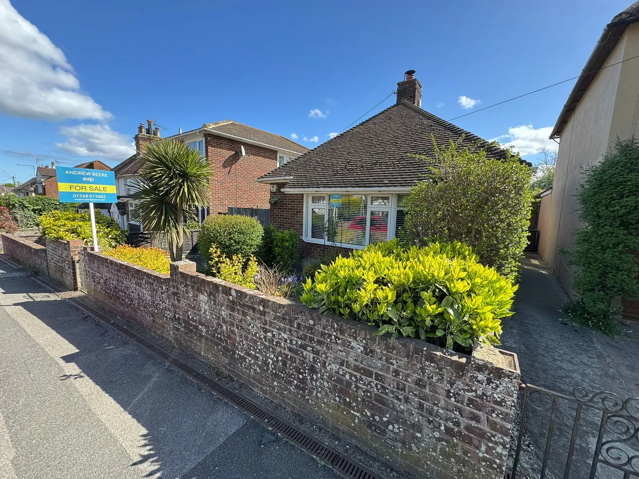 2 bed house for sale — Kingsnorth Road, Ashford, TN23