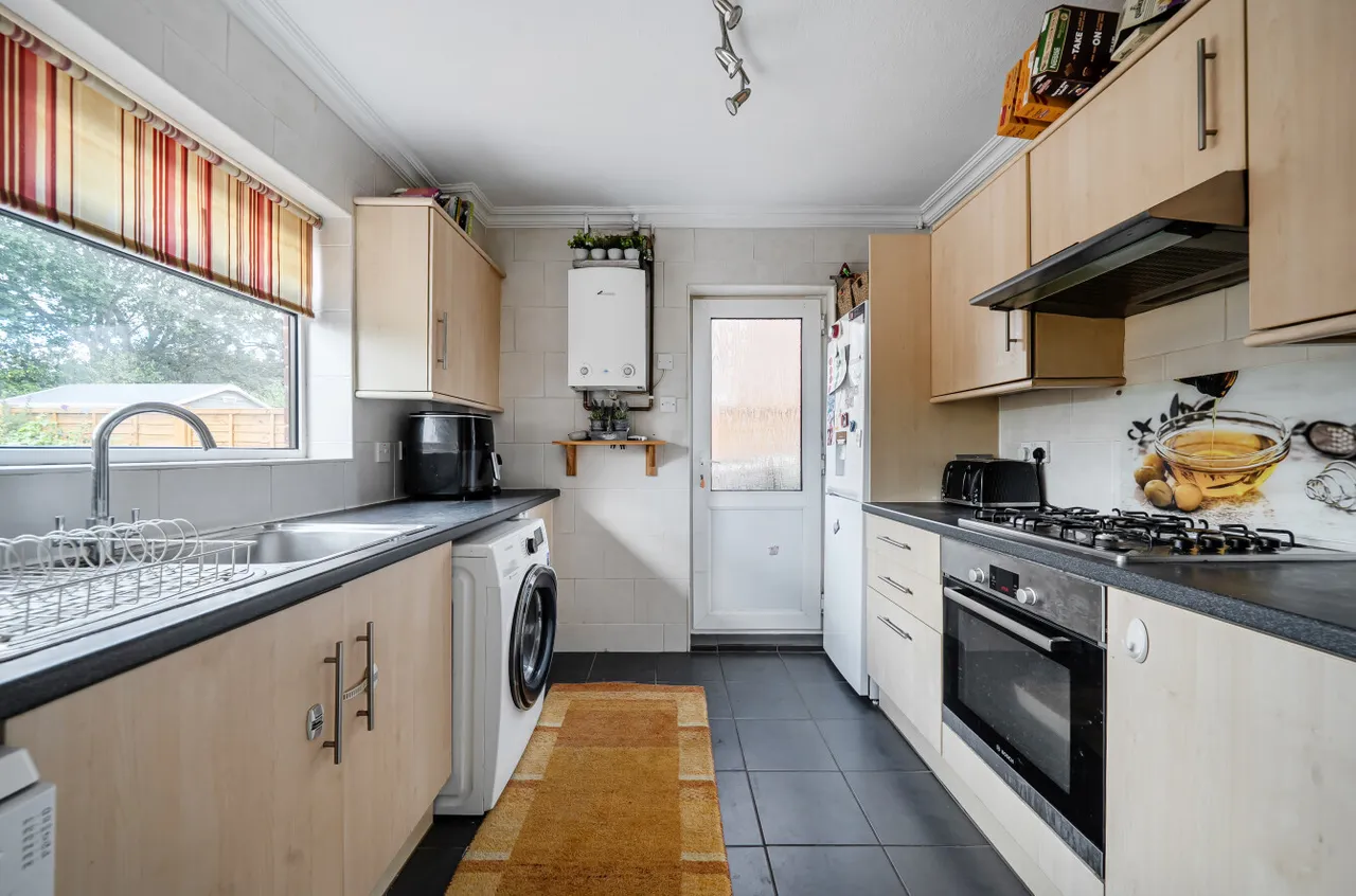 Thornyhurst Road, Mytchett, Camberley, Surrey, GU16 6EN, photo 4