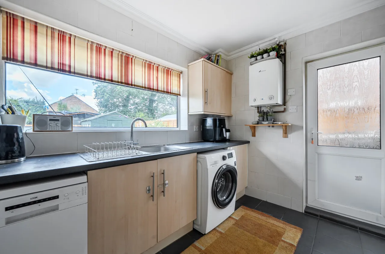 Thornyhurst Road, Mytchett, Camberley, Surrey, GU16 6EN, photo 16