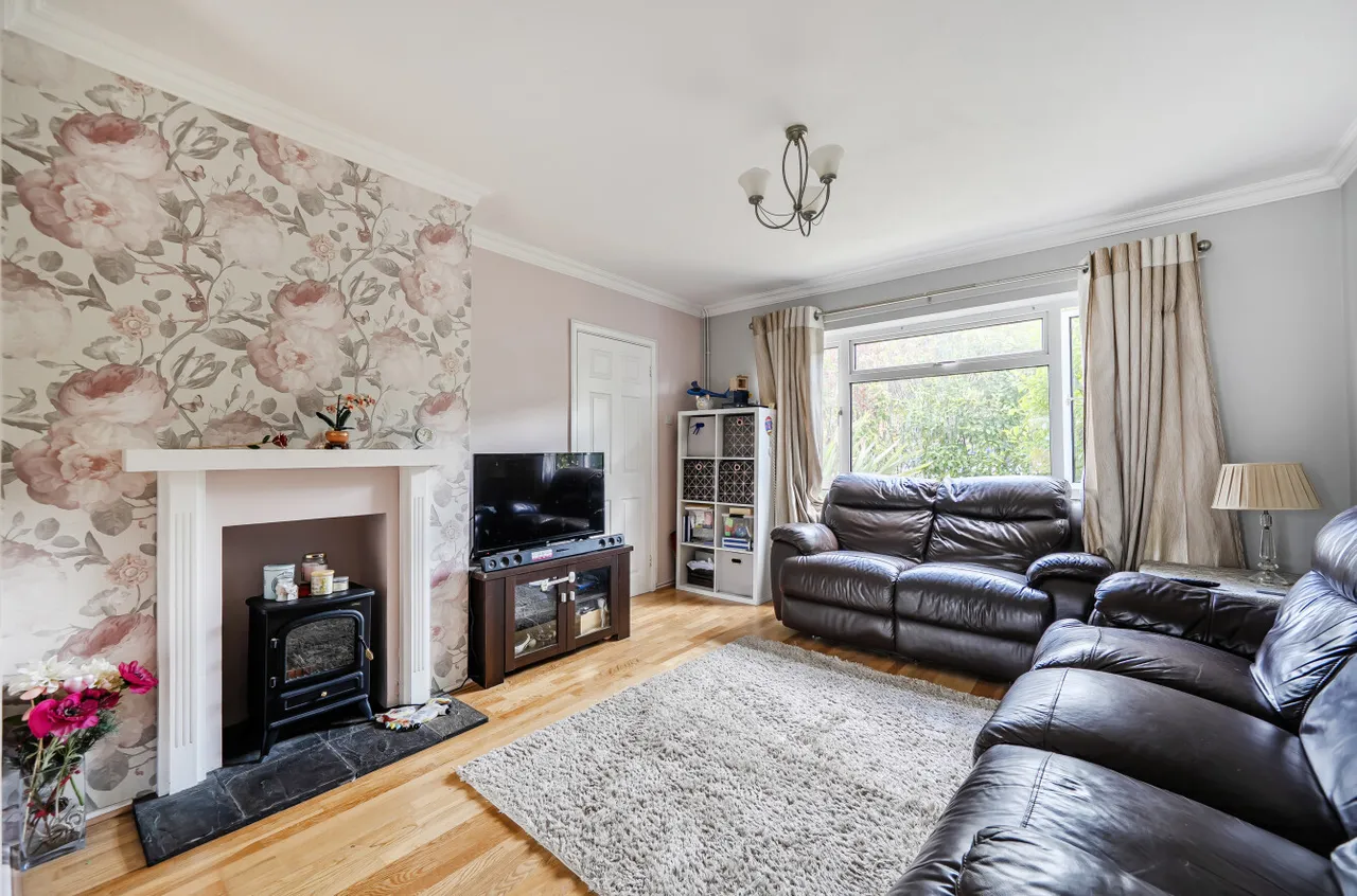 Thornyhurst Road, Mytchett, Camberley, Surrey, GU16 6EN, photo 2