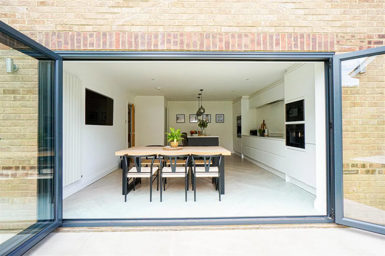 Rushmere Rise, St. Leonards-On-Sea, photo 18