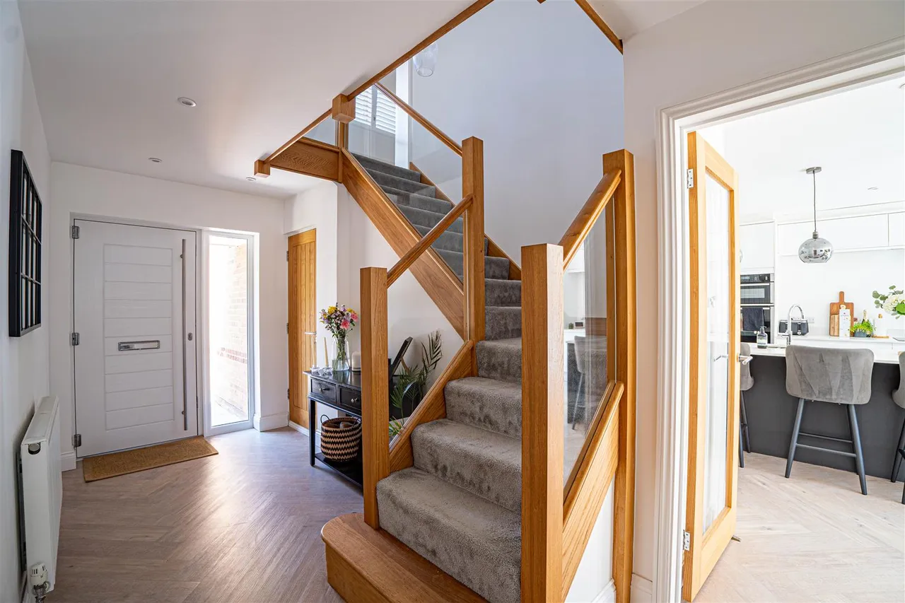 Rushmere Rise, St. Leonards-On-Sea, photo 29