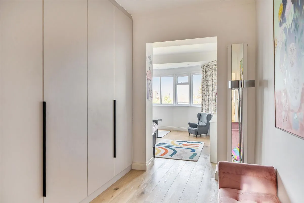 Dobree Avenue, London, NW10, photo 13