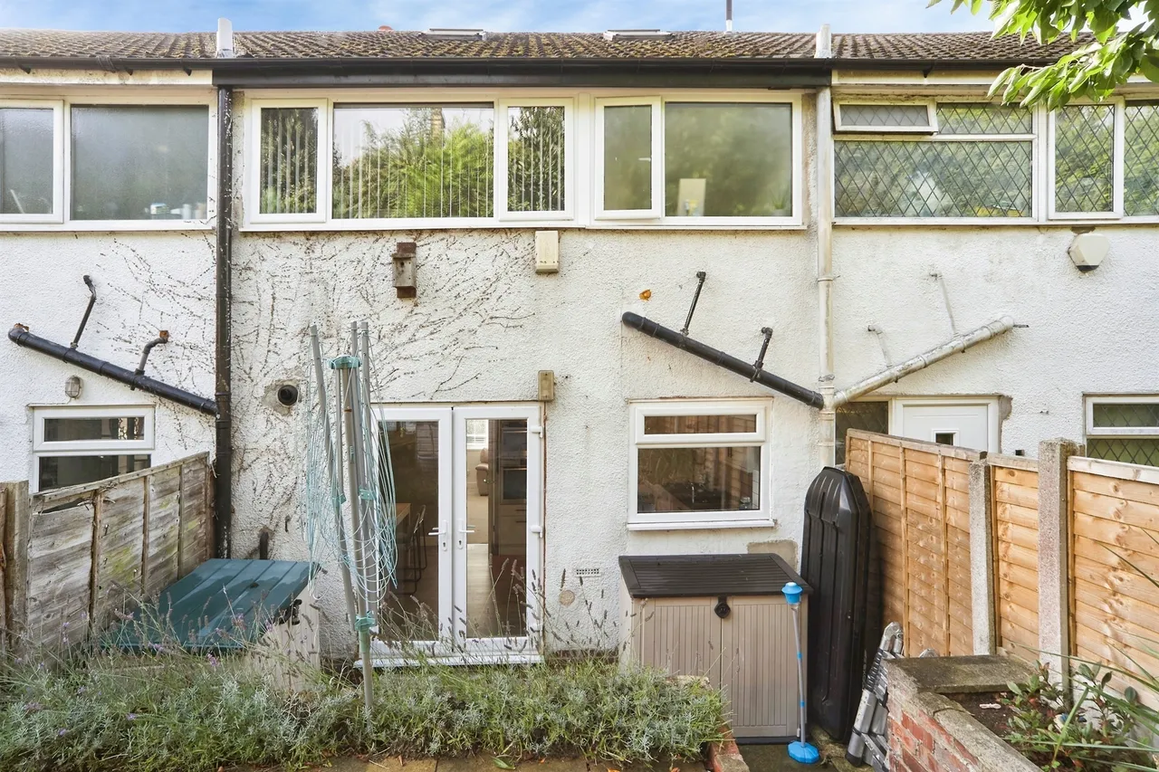 Hough End Avenue, Leeds, LS13, photo 18