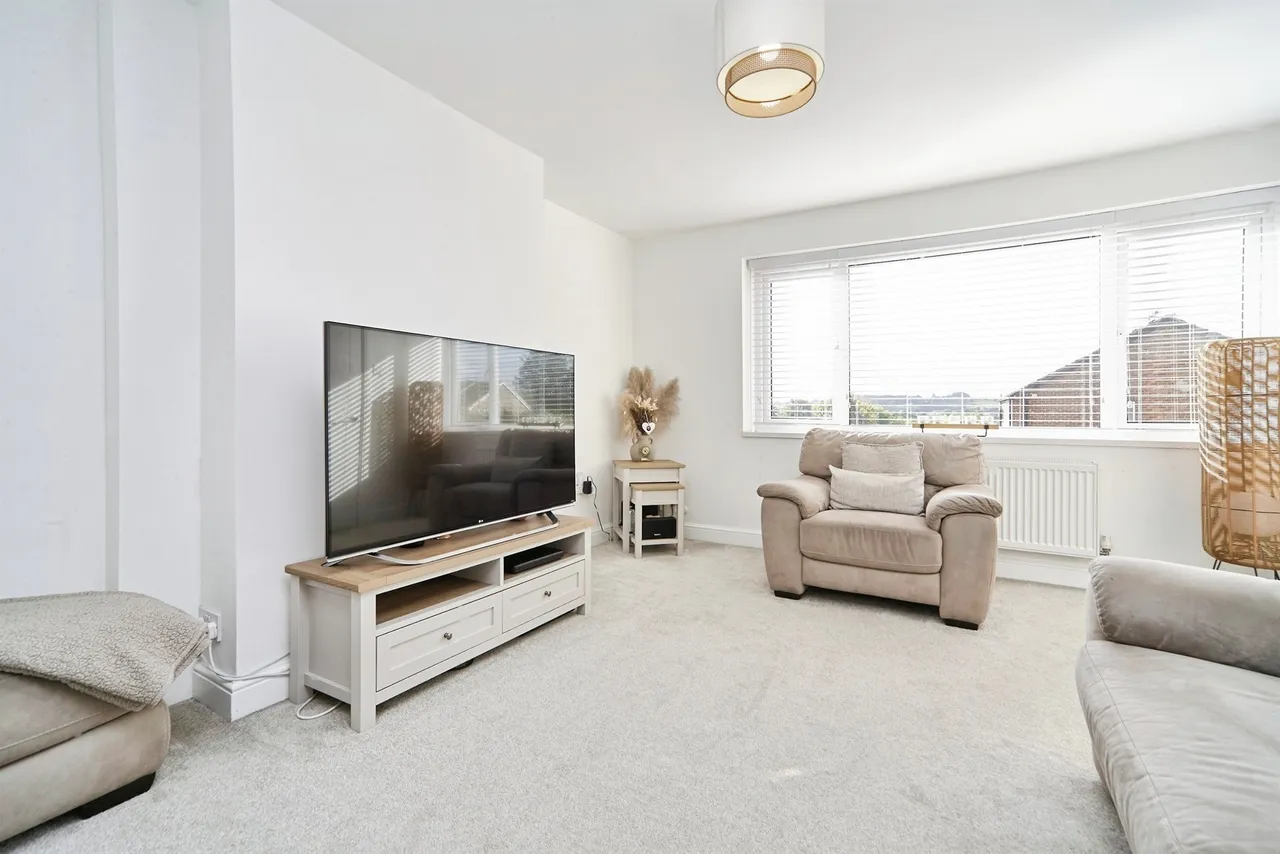 Hough End Avenue, Leeds, LS13, photo 6
