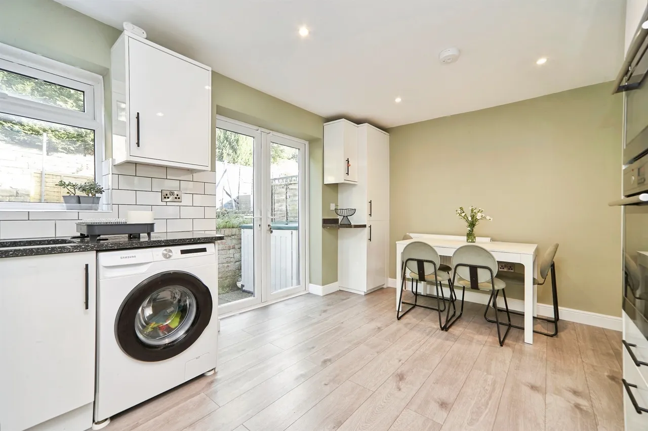 Hough End Avenue, Leeds, LS13, photo 5