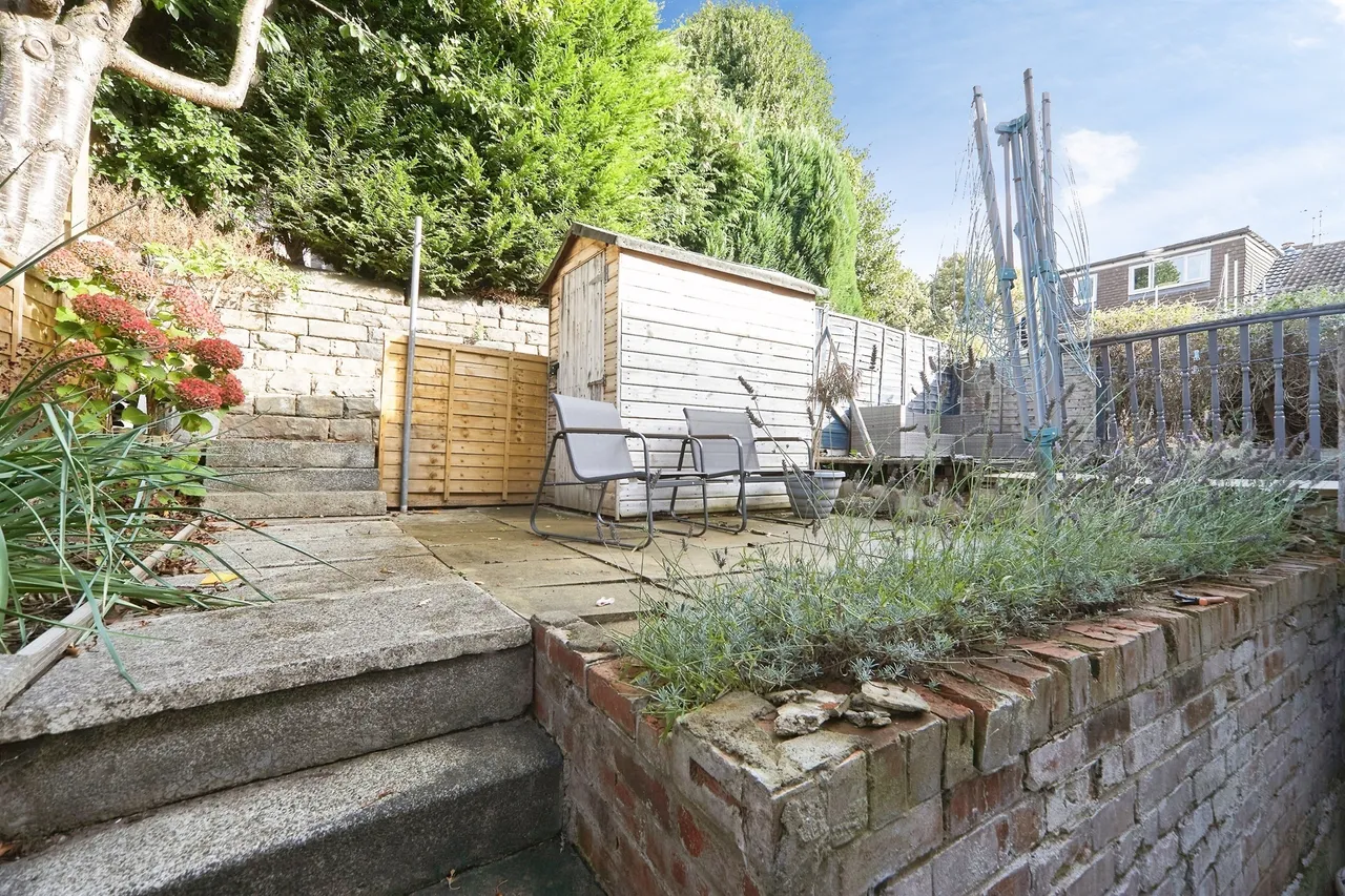 Hough End Avenue, Leeds, LS13, photo 2