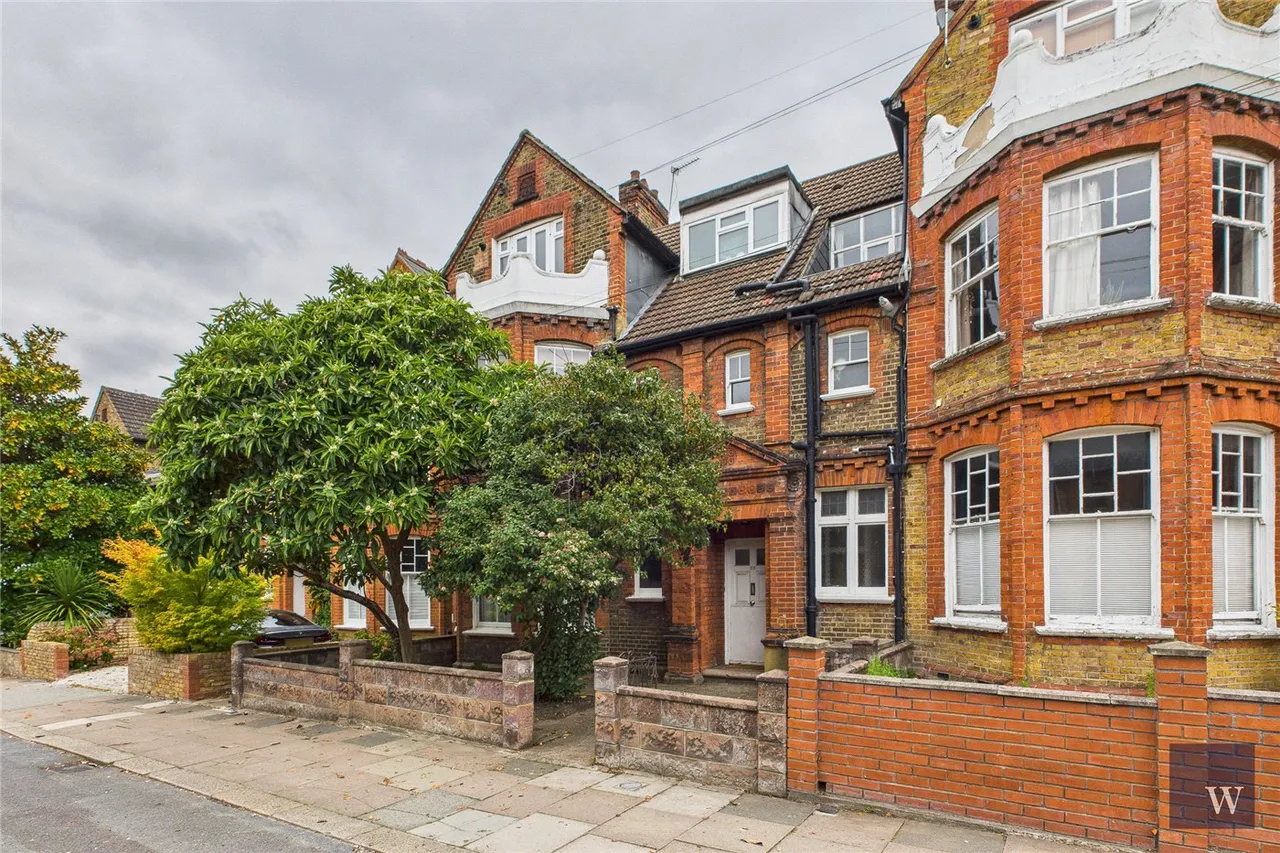 3 bed flat for sale — Kirkstall Road, London, SW2