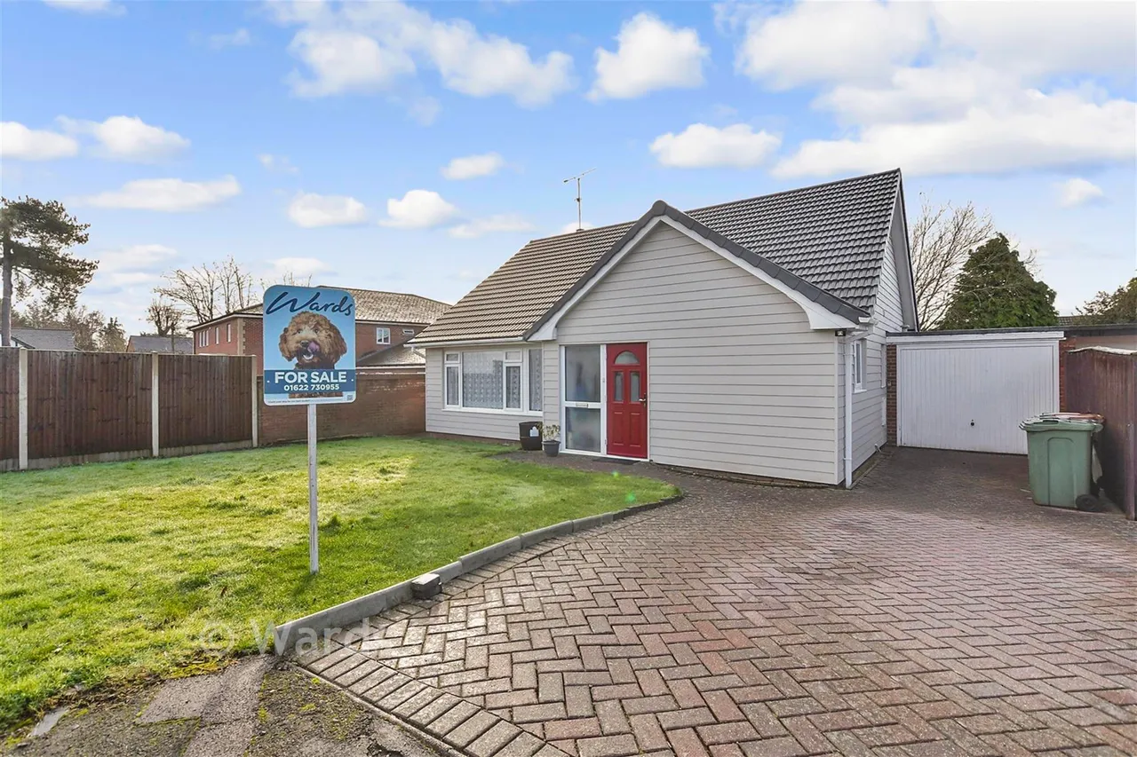3 bed house for sale, Nursery Avenue, Bearsted, ME14