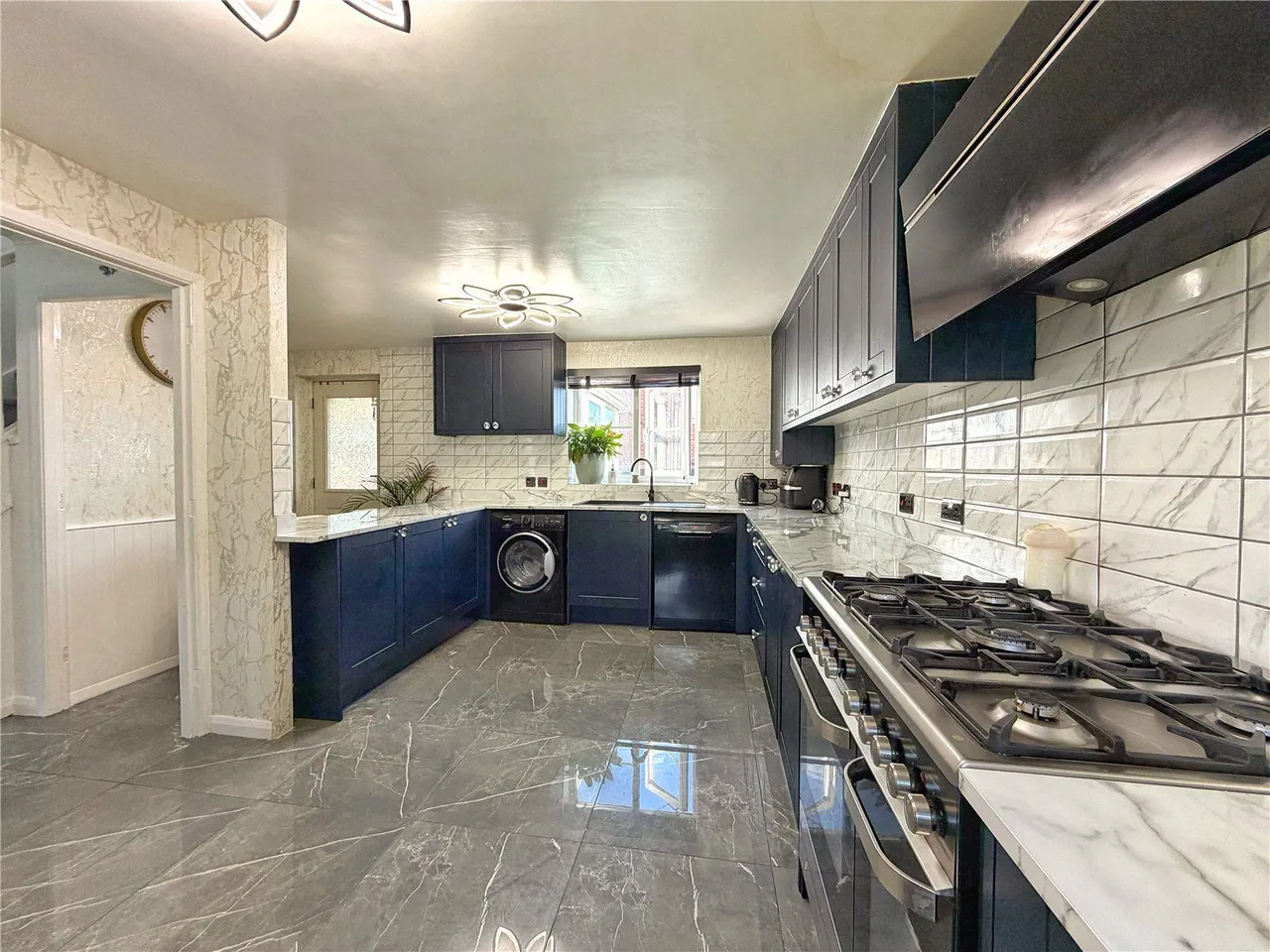 Hazelhurst Drive, Gladewood, M24, photo 8