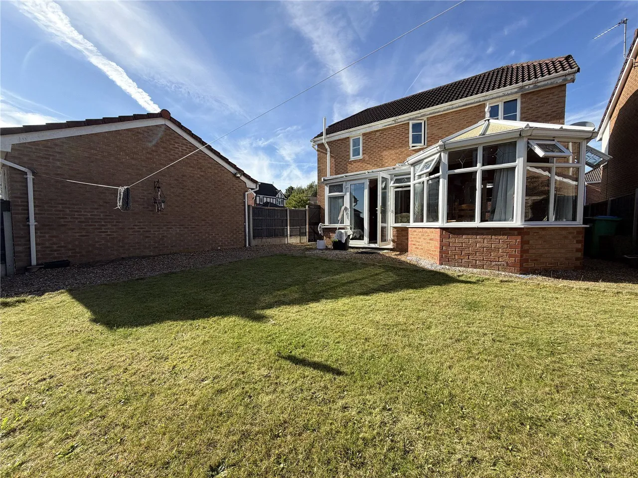 3 bed house for sale, Hazelhurst Drive, Gladewood, M24