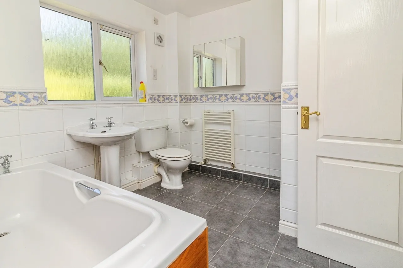 Redland Drive, Loughton, Milton Keynes, Buckinghamshire, MK5, photo 17