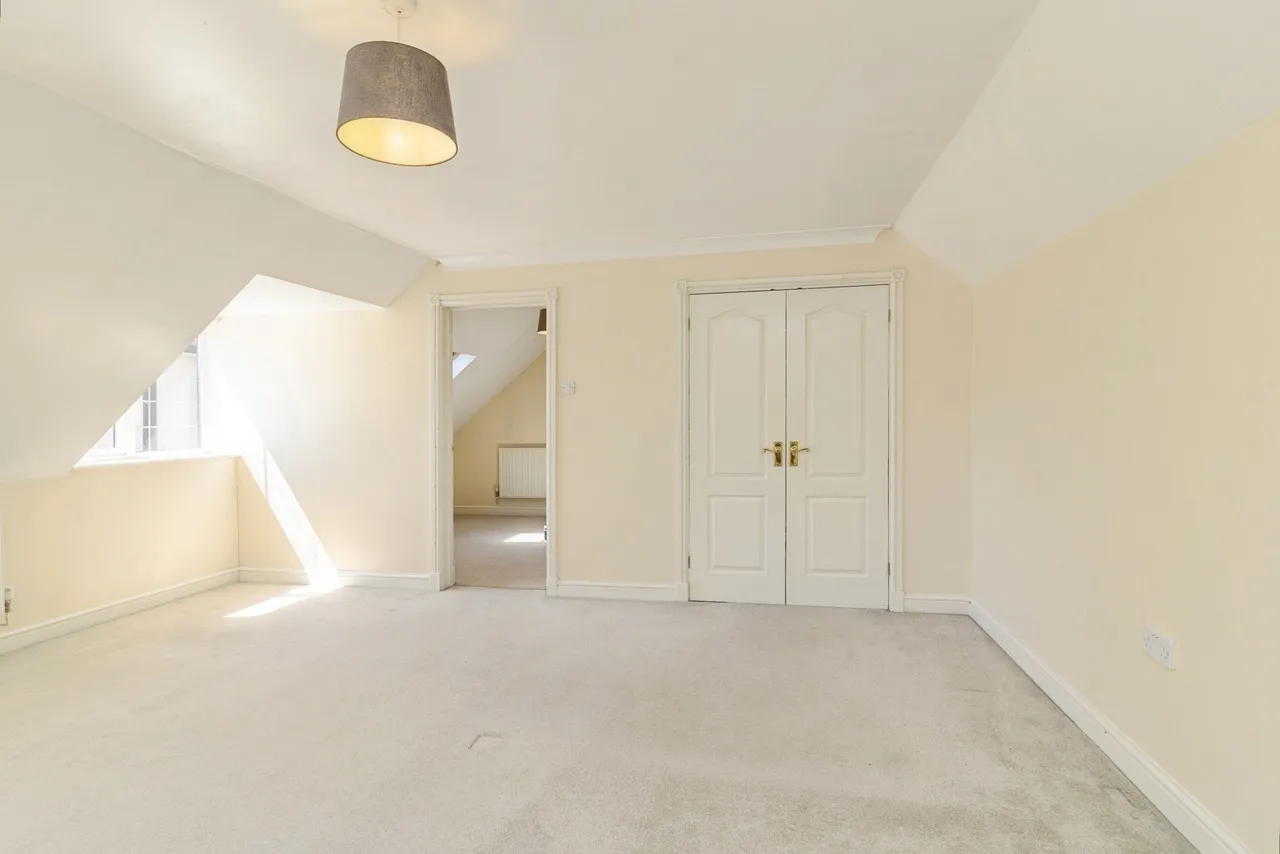 Redland Drive, Loughton, Milton Keynes, Buckinghamshire, MK5, photo 13