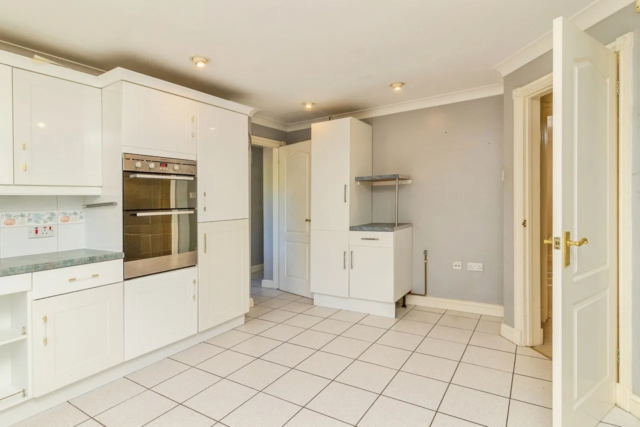 Redland Drive, Loughton, Milton Keynes, Buckinghamshire, MK5, photo 6