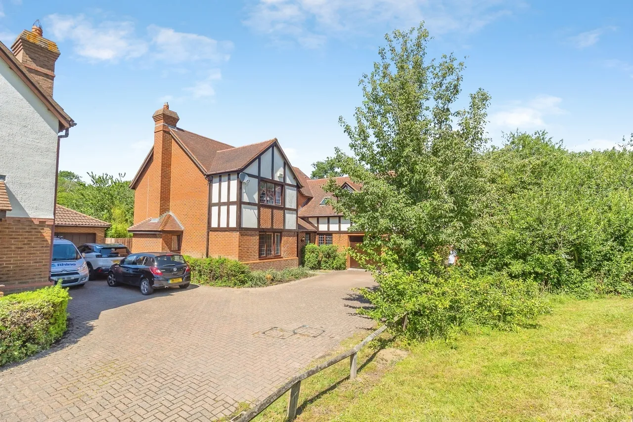 Redland Drive, Loughton, Milton Keynes, Buckinghamshire, MK5, photo 23