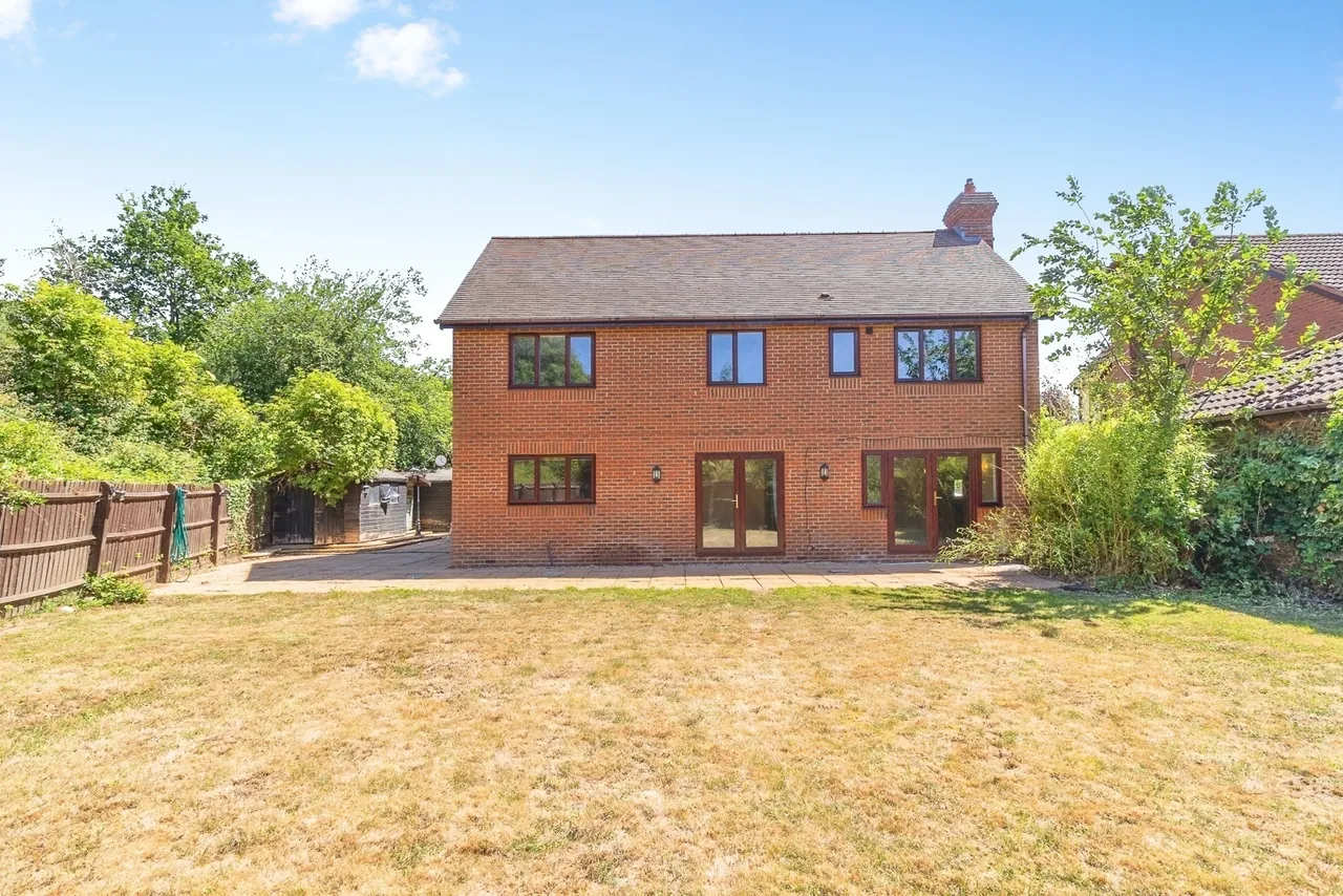 Redland Drive, Loughton, Milton Keynes, Buckinghamshire, MK5, photo 22