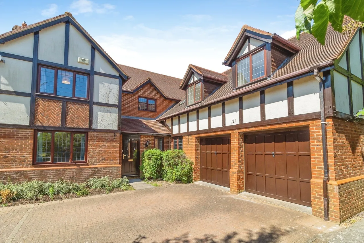 Redland Drive, Loughton, Milton Keynes, Buckinghamshire, MK5, photo 25