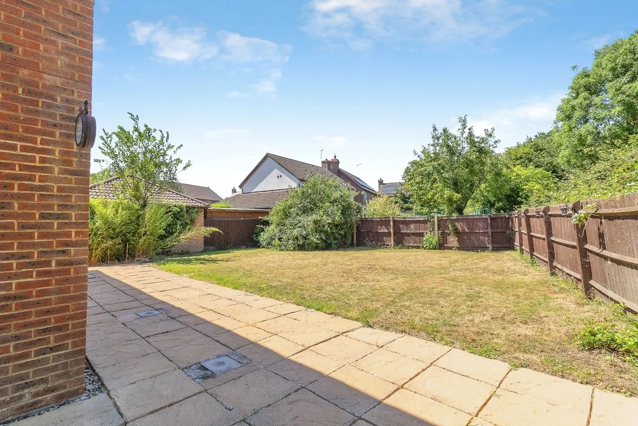 Redland Drive, Loughton, Milton Keynes, Buckinghamshire, MK5, photo 21