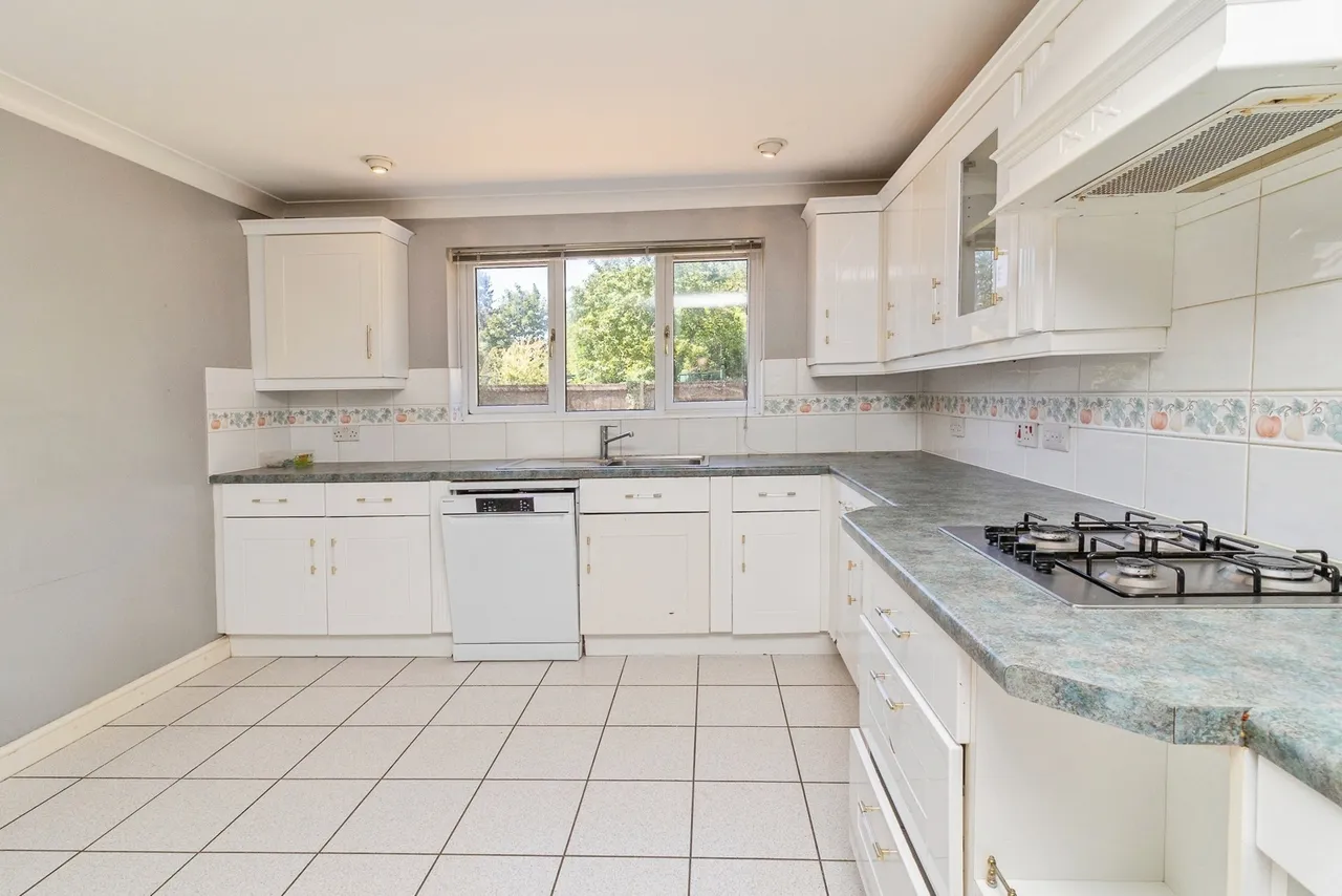 Redland Drive, Loughton, Milton Keynes, Buckinghamshire, MK5, photo 10