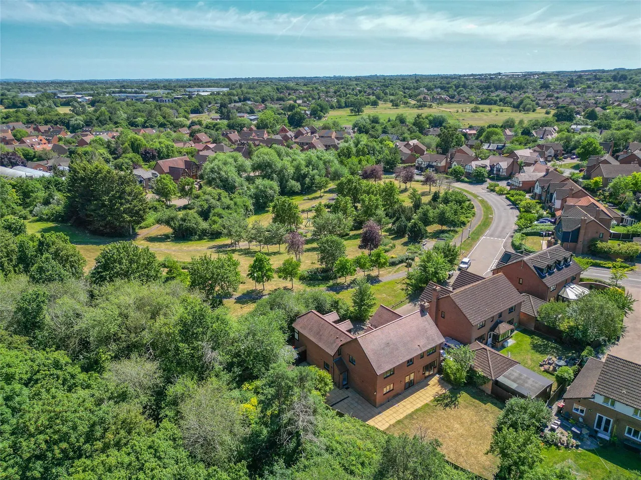 Redland Drive, Loughton, Milton Keynes, Buckinghamshire, MK5, photo 24