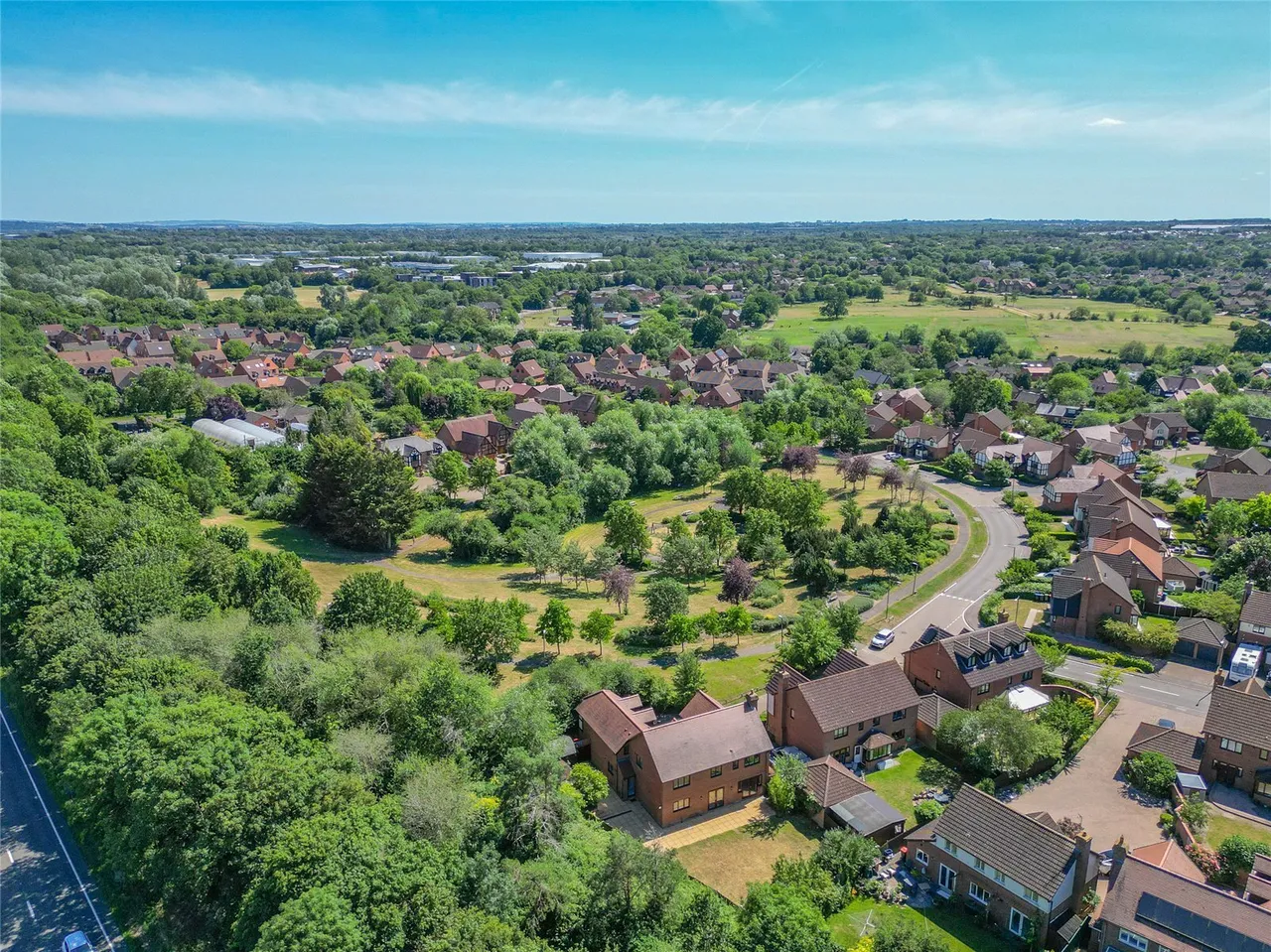 Redland Drive, Loughton, Milton Keynes, Buckinghamshire, MK5, photo 5