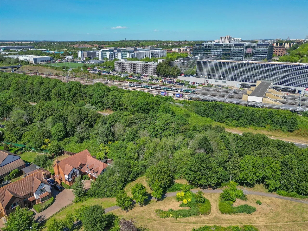 Redland Drive, Loughton, Milton Keynes, Buckinghamshire, MK5, photo 4
