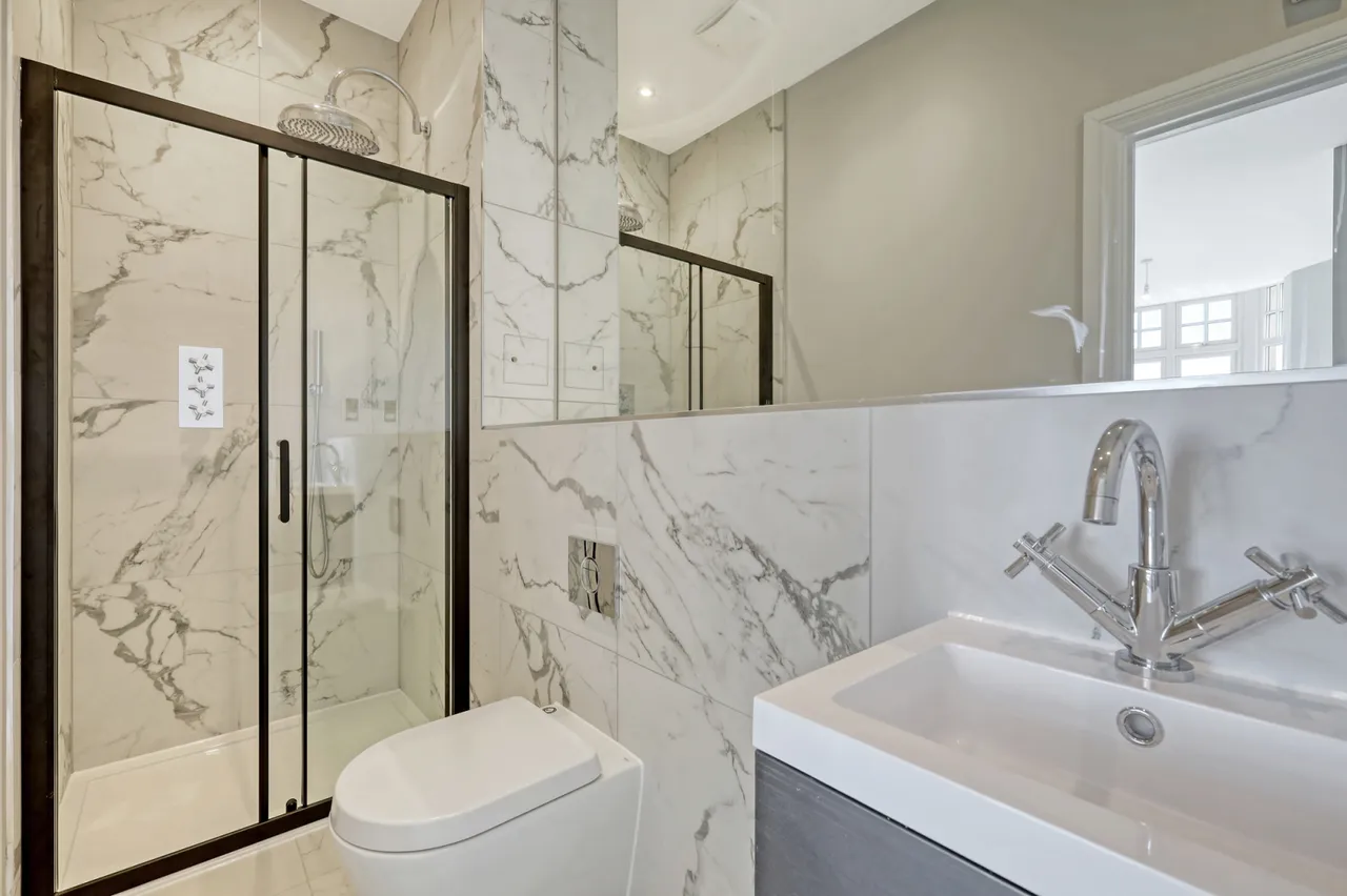 The Grand Apartments, Leigh-On-Sea, SS9, photo 9