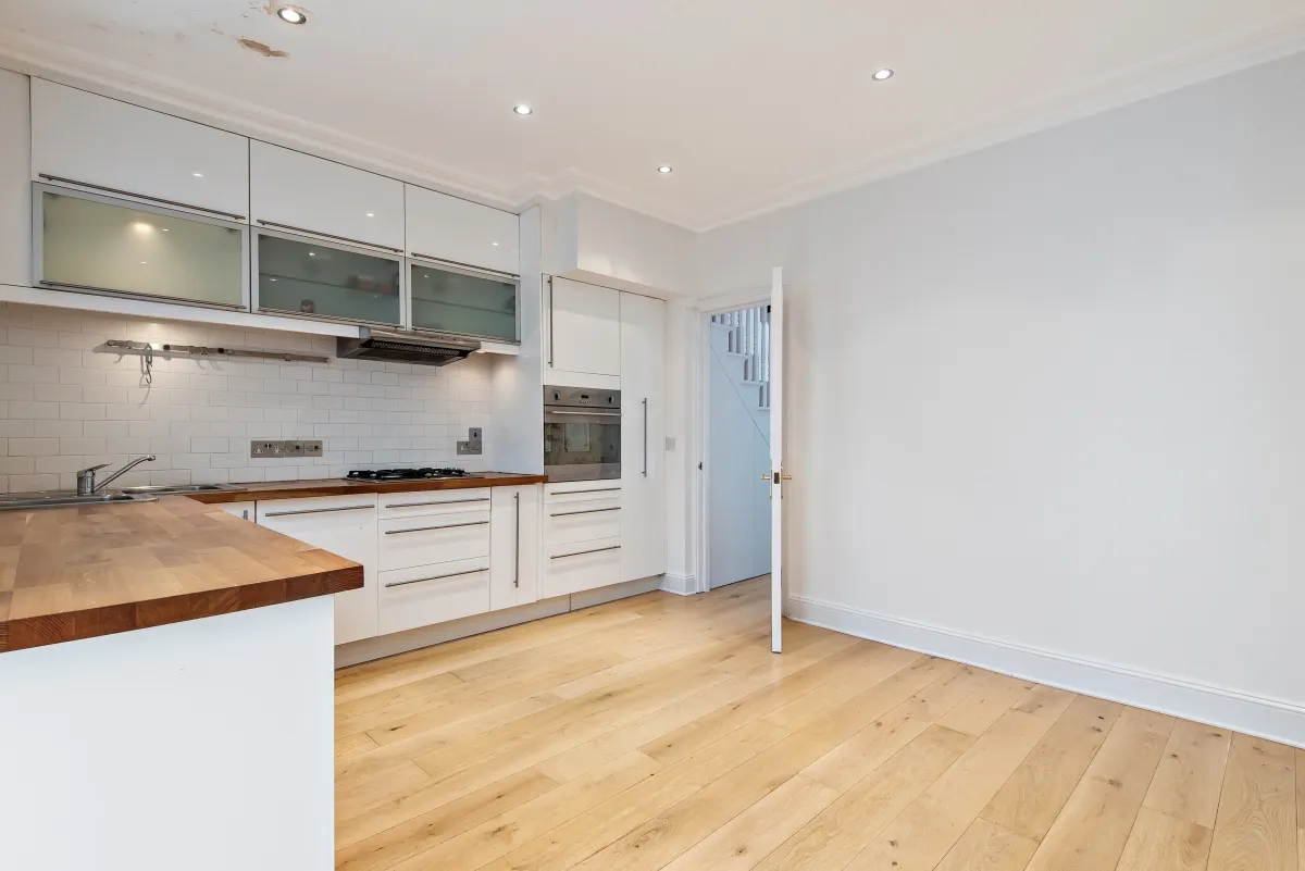 3 bed house to rent, Clifton Park Avenue, London, SW20