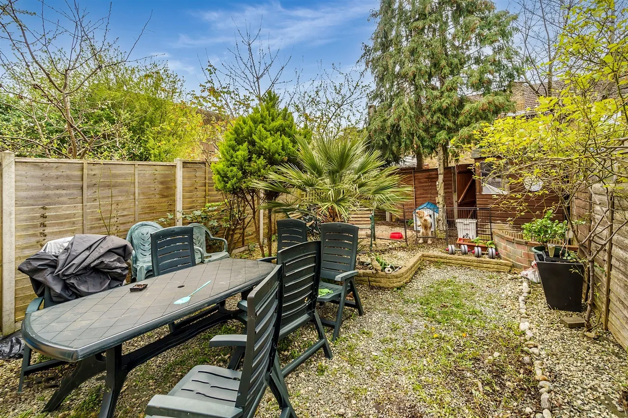 Montacute Road, Morden, photo 3