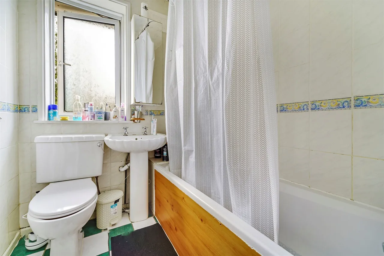 Montacute Road, Morden, photo 8