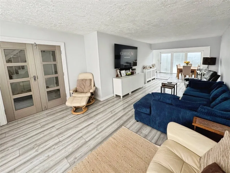 with 6 bedrooms in Harlow, CM18, photo 2