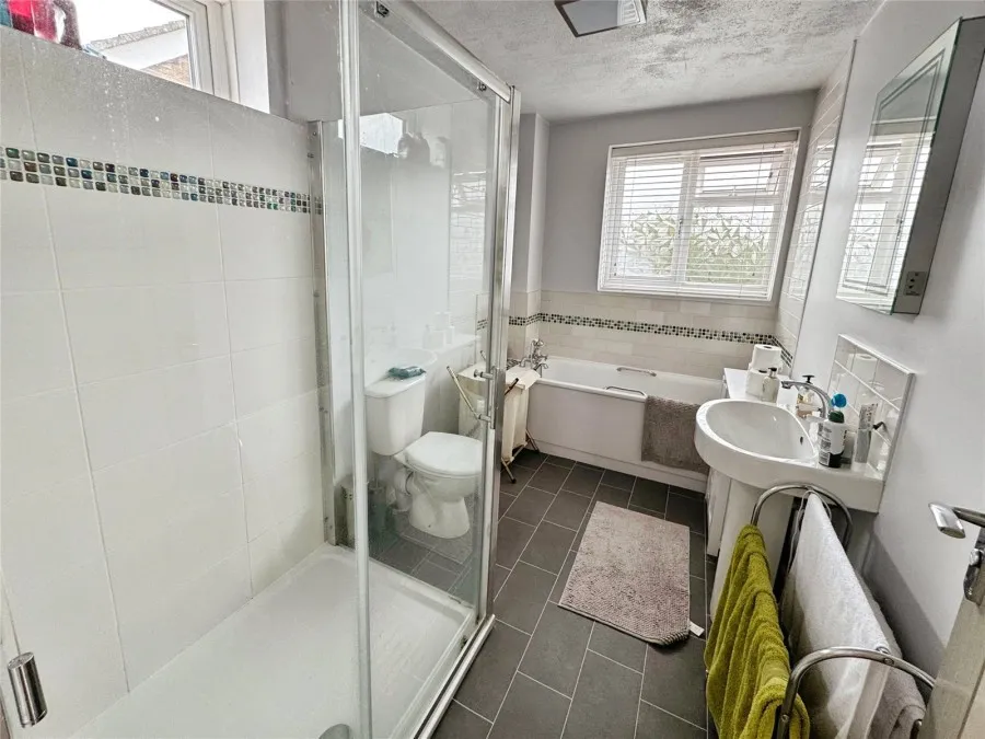 with 6 bedrooms in Harlow, CM18, photo 9