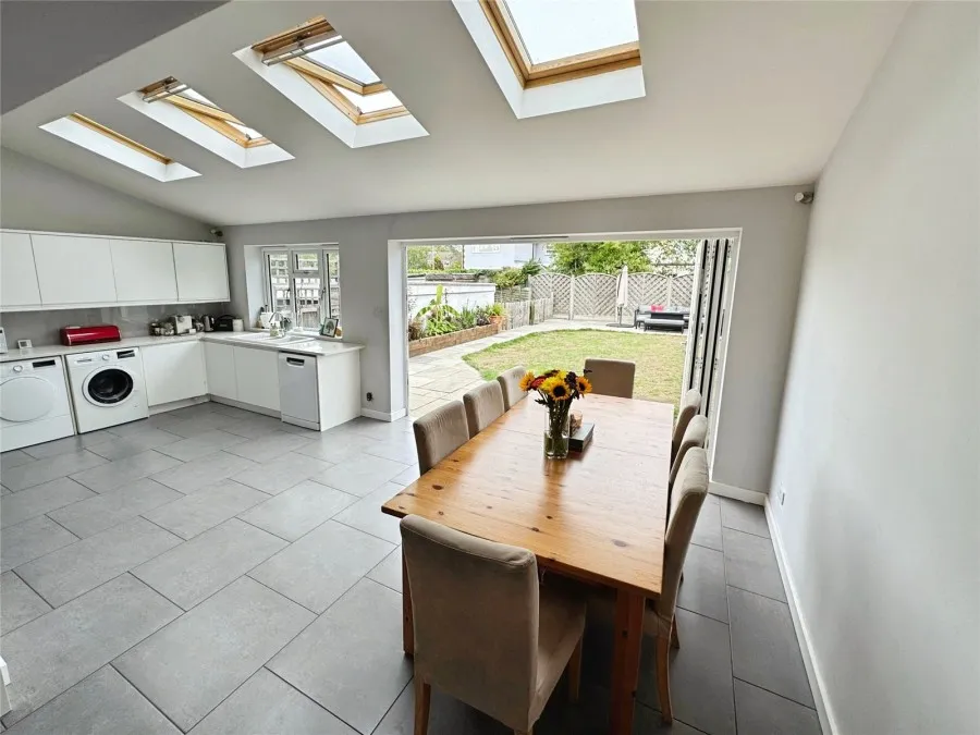 with 6 bedrooms in Harlow, CM18, photo 5