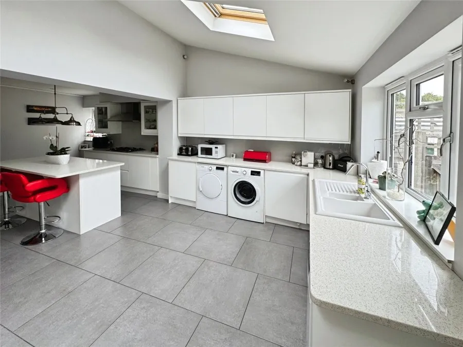 with 6 bedrooms in Harlow, CM18, photo 4