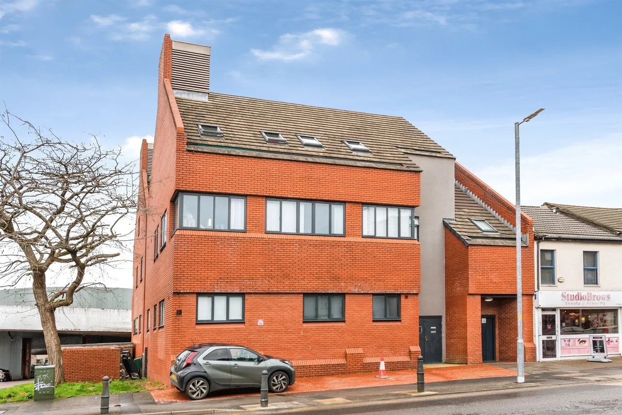Commercial Road, Swindon, SN1, photo 7