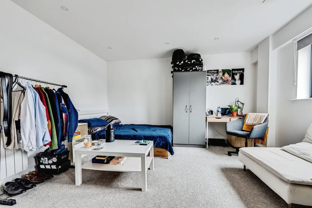 Commercial Road, Swindon, SN1, photo 5